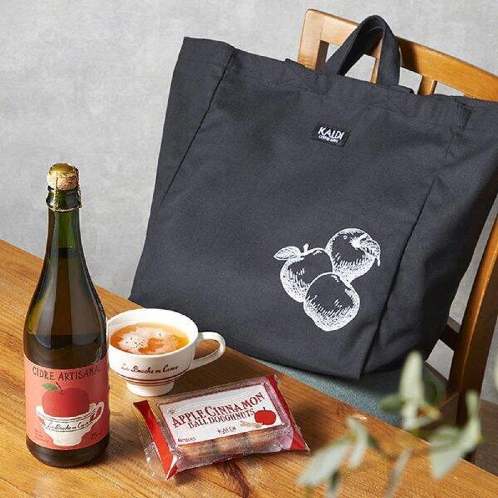 カルディに今年も「りんごバッグ」キター!大容量の可愛いバッグは絶対ゲットね。