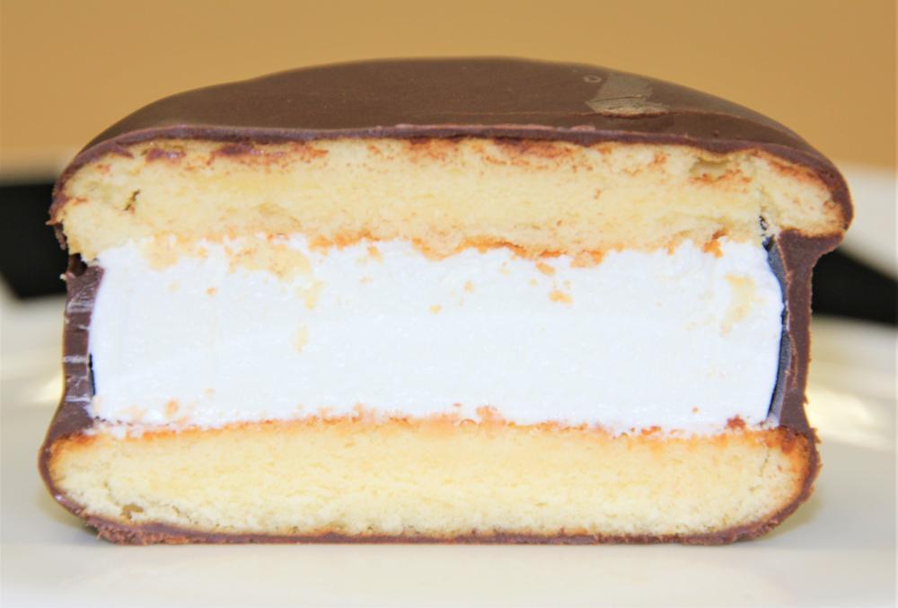 ロッテ初のチルドデザート「生 チョコパイ」誕生!ふんわりクリームがたっぷり。
