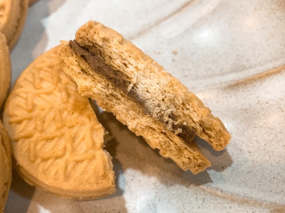 「BTS」メンバーが食べてたやつでは!?ARMY注目のダイソーで買えるお菓子3つ