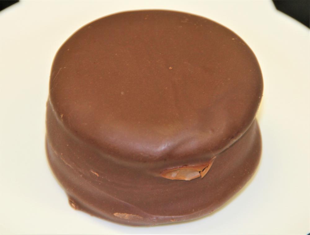 ロッテ初のチルドデザート「生 チョコパイ」誕生!ふんわりクリームがたっぷり。