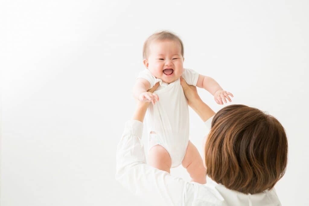 産後の骨盤体操はいつから？　寝ながらや座ってできる体操と効果を紹介