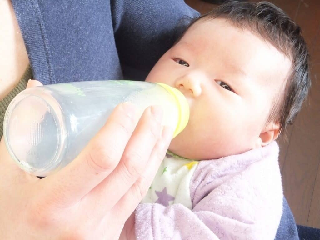 赤ちゃんの哺乳瓶の選び方！ いつまで使う？ 消毒は毎回必要？ 人気のピジョンなど、おすすめ5選！