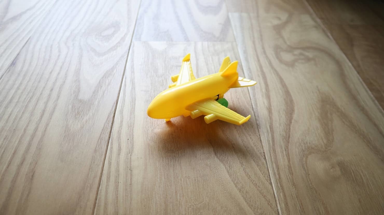 男の子に人気な飛行機のおもちゃの選び方！ 木製や電池式、飛ばせるなど、おすすめ14選