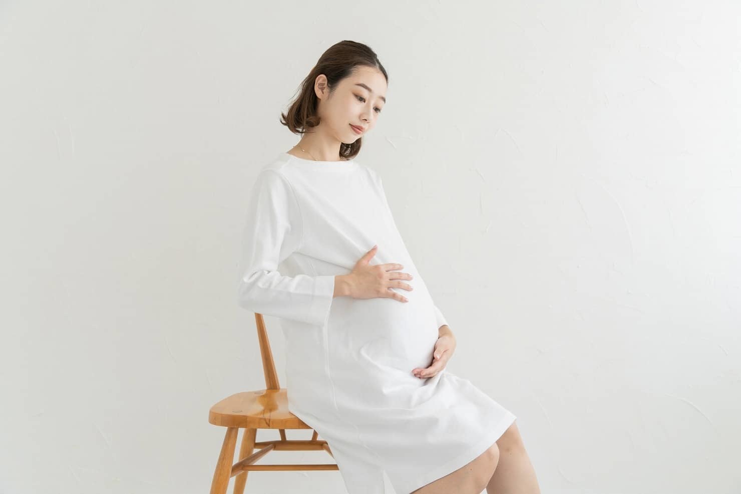 【医師監修】胎動はいつからどんな風に感じる? 赤ちゃんは胎内で何をしているの? 注意点も紹介