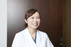【医師監修】職場への赤ちゃんの妊娠報告はいつ? 妊娠報告の手順や例文を知りたい!