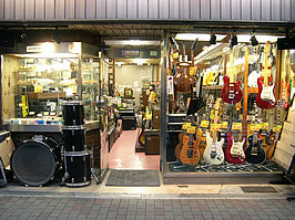 京都・河原町の楽器屋17選！駅前の老舗ギターショップや中古販売店も！