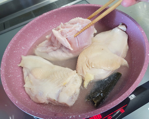 安い鶏むね肉がコク旨しっとり！「昆布酒チキン」の超簡単レシピ