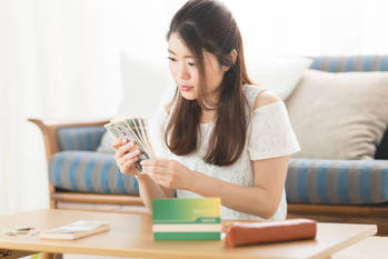 30代独身の平均貯金額は317万円！年収別の貯金額は？