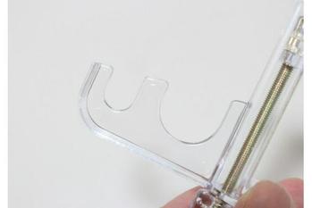セリアで良いもの見っけ!「挟むだけでスペースが作れるって優秀!」家中に設置したい便利フック