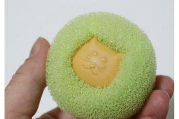 ダイソーの便利グッズを裏返すと…?「気づいた瞬間笑った」「デザインした人のこだわり感じる」