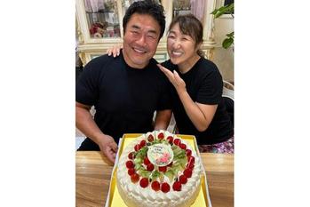 北斗晶、59歳の誕生日を迎えた夫・佐々木健介を祝福「いつまでも変わらない不思議なパパ」