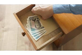 タンス預金がついに「300万円」に!不安なので、銀行で「複数の口座」に分けて預けようとしたら口座開設を断られてしまいました。なぜでしょうか?