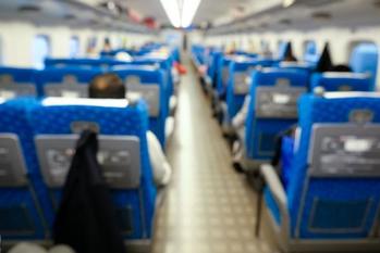 長距離移動のときにいつも「グリーン車」に乗る人は高収入?グリーン車にお得に乗る方法も解説