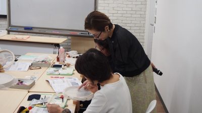 ビーズ講師・清水先生の体験談｜好きを仕事にする第一歩は資格取得！【お仕事図鑑】