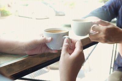 水族館デートに誘う男性心理は？付き合う前の誘いは脈あり？モテるコツもご紹介