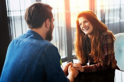 水族館デートに誘う男性心理は？付き合う前の誘いは脈あり？モテるコツもご紹介