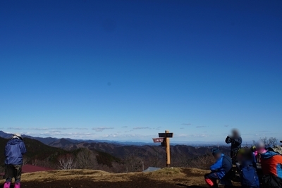 【神奈川】初心者にも人気の陣馬山 あこがれの360度大パノラマ！1.jpg