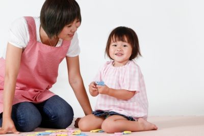 【子連れOK／託児所ありの求人情報有】子どもと一緒に仕事はアリ・ナシ？子連れ出勤のメリット・デメリットとは