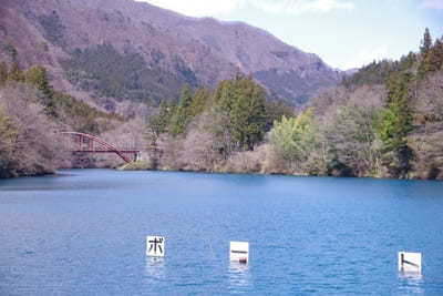 【群馬県】癒しとリフレッシュを実現！神秘的な青に輝く「四万湖」と「奥四万湖」1.jpg