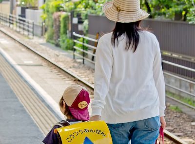 【子連れOK／託児所ありの求人情報有】子どもと一緒に仕事はアリ・ナシ？子連れ出勤のメリット・デメリットとは