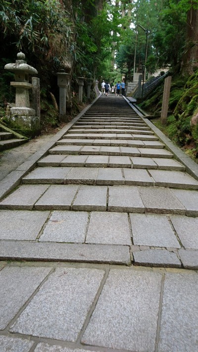 巡るのを躊躇う！？【高野山】奥之院に伝わる少し怖～い七不思議！1.jpg