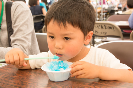 彼との海水浴デートに彼の両親が同行！「せっかくビキニ買ったのに…」