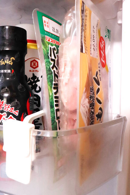 ダイソーのコレめっちゃ便利… あとちょっとが出なくて悔しいっ…アレを逆さに保管するグッズ