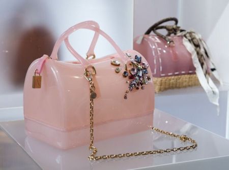 フルラ(FURLA)はどの年齢層に人気のブランド？特徴や価格帯をご紹介！