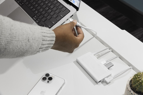 ポートを拡張！USB-Cハブ“StayGo USB-C Hub”の新色Whiteが登場！