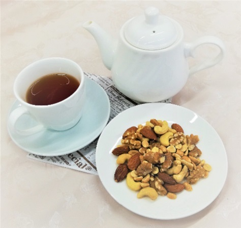 TEA MOTIVATION 紅茶4種アソートとプレミアムミックスナッツのギフトセットが発売中