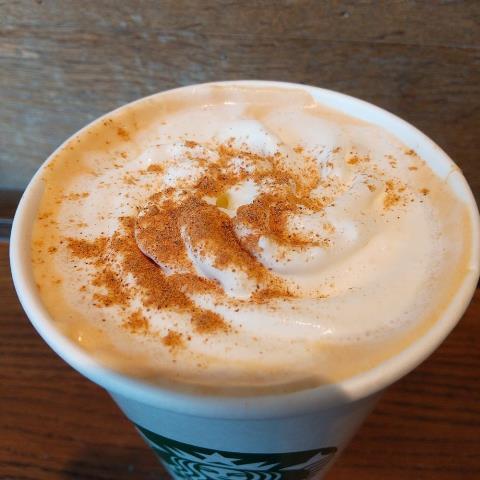 かぼちゃ感よりスパイシーさ重視!スタバ「パンプキン スパイス ラテ」をカスタマイズしてみた。