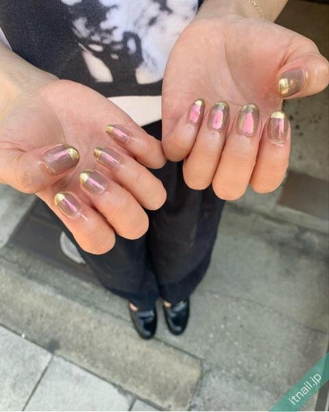 〈渋カラー×オーロラ〉がかわいい!秋冬の“偏光感ネイル”8選