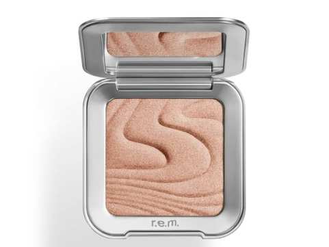 即買いして損なし。アリアナ・グランデのコスメ【r.e.m.beauty】の注目アイテムは？1.jpg