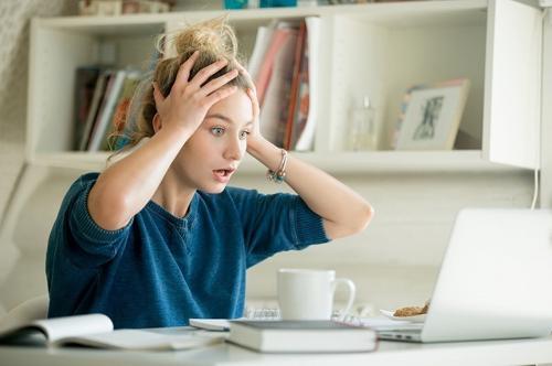 髪のボサボサを直す方法！ボサボサになる原因と効果的なヘアケアは？