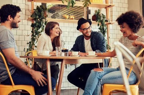 聞いてもいないのに自分語りする女の心理とは？うざい承認欲求の対処法も