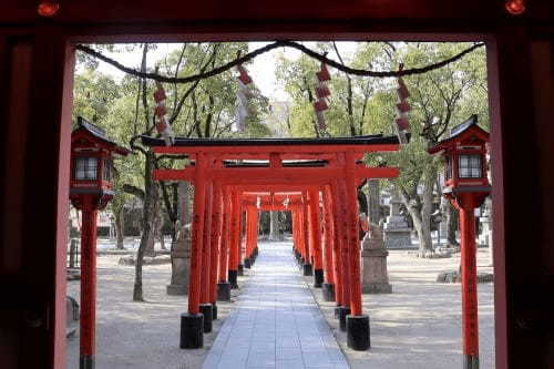 【神戸】湊川神社の見どころ案内！瓦せんべいのお店「菊水」で名物パフェも1.jpg