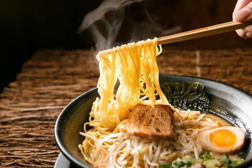 家系ラーメンのカロリーはいくら？一杯分の背脂・糖質・塩分が気になる！