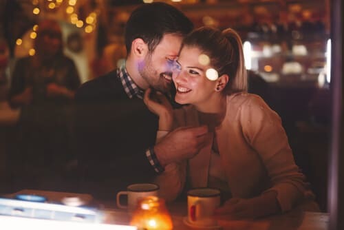 彼氏に嫉妬されてるかわかる?サインとなる男子の7つの態度や行動!