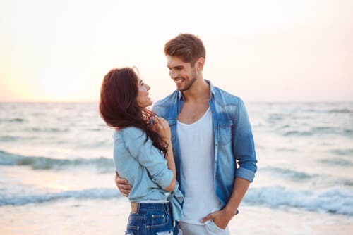 彼氏に嫉妬されてるかわかる?サインとなる男子の7つの態度や行動!