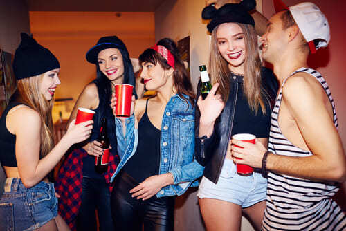 面白い女はモテる?モテない?理由付きで解説!