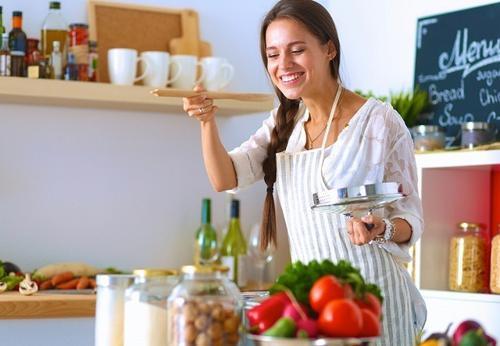 空腹時の筋トレの効果・メリットは？食事のタイミングと筋肉のつき方も