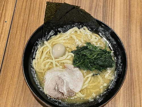 池袋周辺の家系ラーメン店13選！本格濃厚スープの名店や深夜営業の人気店も！