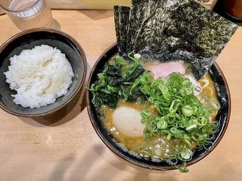 池袋周辺の家系ラーメン店13選！本格濃厚スープの名店や深夜営業の人気店も！