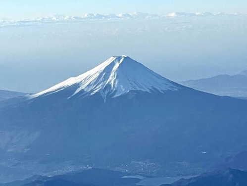 富士山を見るなら、飛行機の窓側の右側？左側？どちら側か！1.jpg