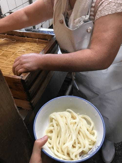 【香川】一杯160円！？ダシが旨い！宮川製麺所で本場讃岐うどんを食す1.jpg