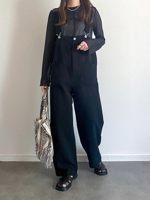 今夏「黒サロペット」はこう着るのが正解！体型カバーもできる　オトナの最旬6スタイル