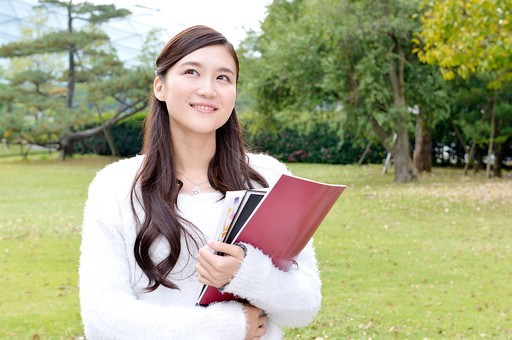 庇護欲をかきたてる女性の特徴は?守ってあげたくなるのはなぜ?