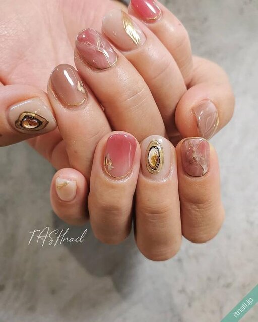 大人の秋冬ネイルにおすすめ。くすみカラーで作るニュアンスネイル10選