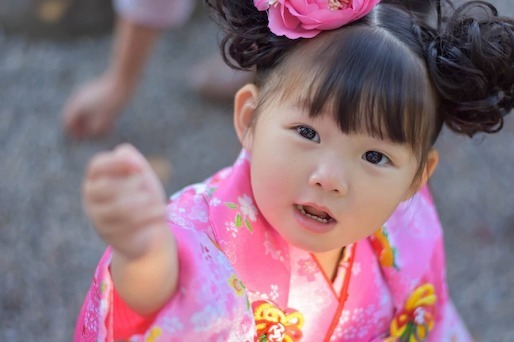 女の子の七五三はいつ？　3歳と7歳のお祝いの違い！ 人気の着物の色は？