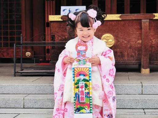 女の子の七五三はいつ？　3歳と7歳のお祝いの違い！ 人気の着物の色は？